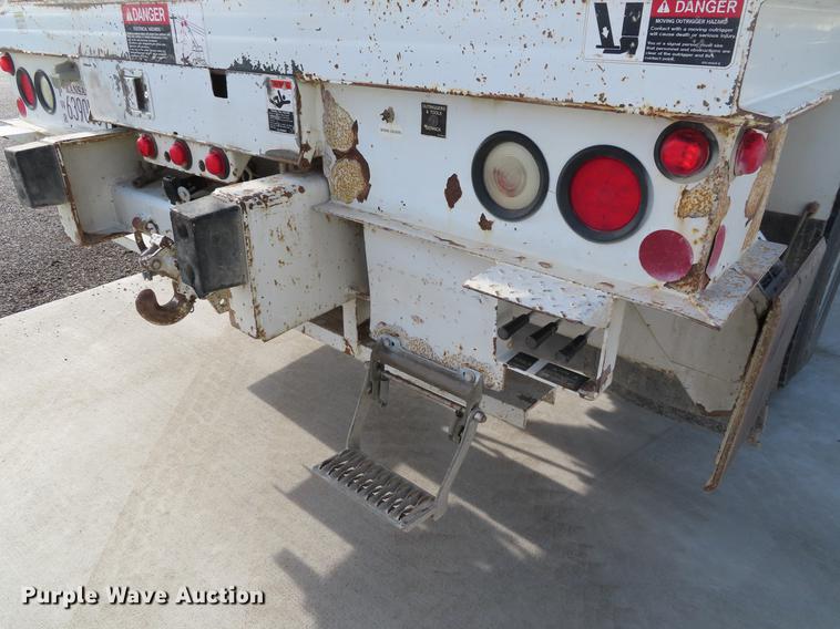 image for item DE3496 2006 Chevrolet C8500 digger derrick truck