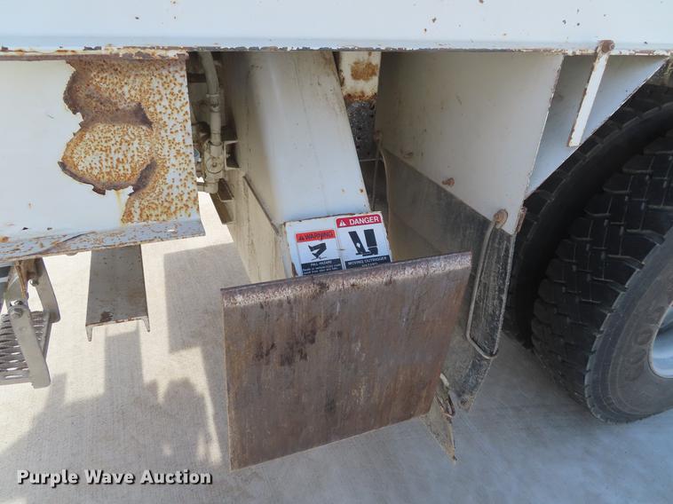 image for item DE3496 2006 Chevrolet C8500 digger derrick truck