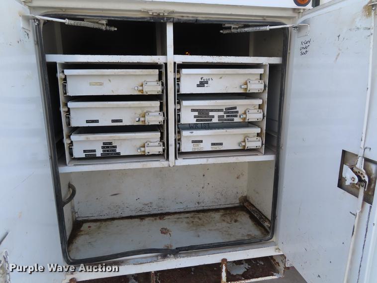 image for item DE3496 2006 Chevrolet C8500 digger derrick truck