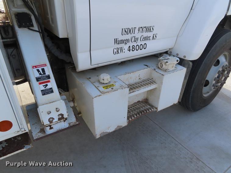 image for item DE3496 2006 Chevrolet C8500 digger derrick truck