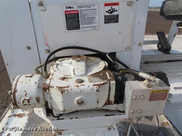 image for item DE3496 2006 Chevrolet C8500 digger derrick truck