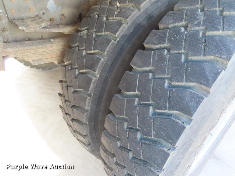 image for item DE3496 2006 Chevrolet C8500 digger derrick truck