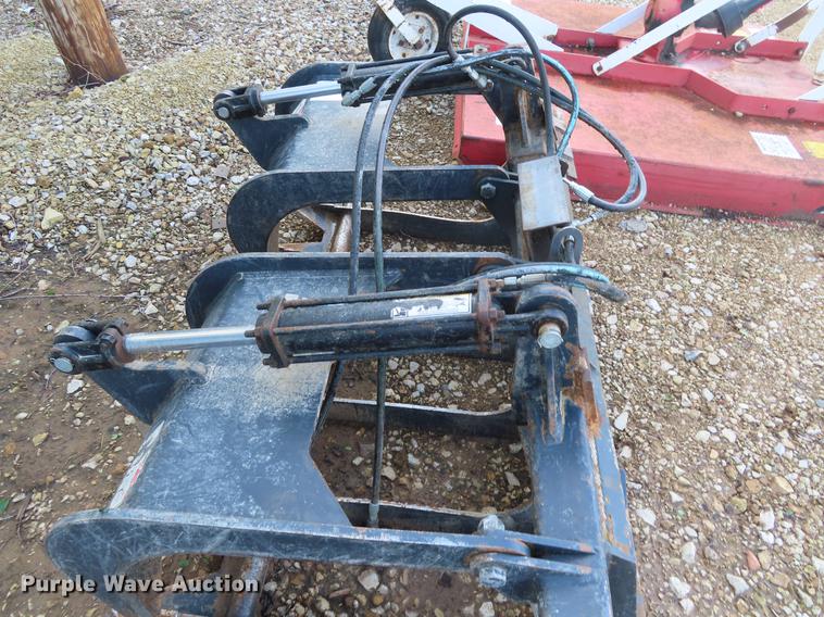 image for item DE3499 66"W skid steer grapple bucket