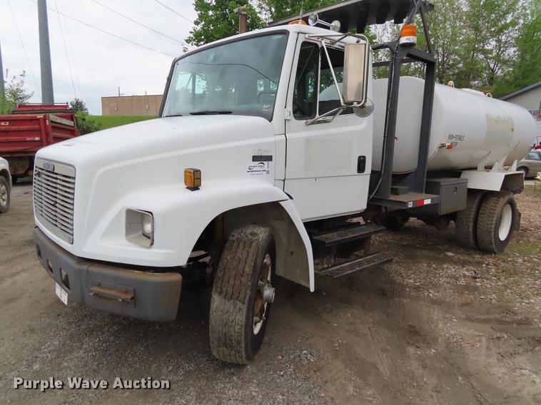 image for item DE3509 1996 Freightliner FL70 tank truck
