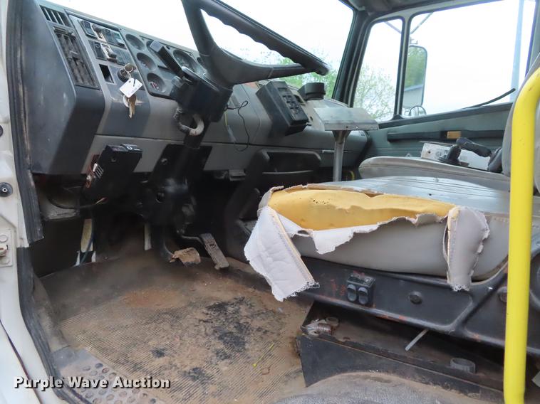 image for item DE3509 1996 Freightliner FL70 tank truck