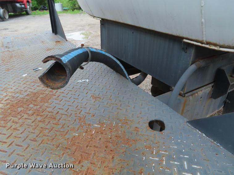 image for item DE3509 1996 Freightliner FL70 tank truck