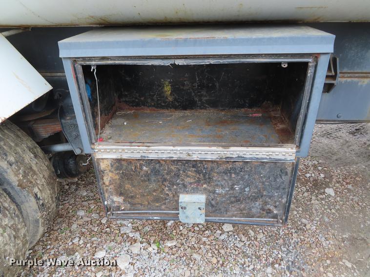 image for item DE3509 1996 Freightliner FL70 tank truck