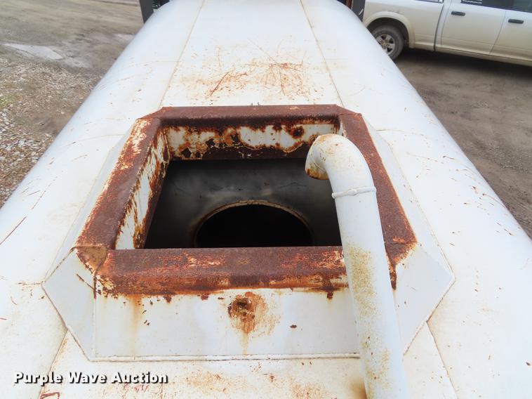 image for item DE3509 1996 Freightliner FL70 tank truck