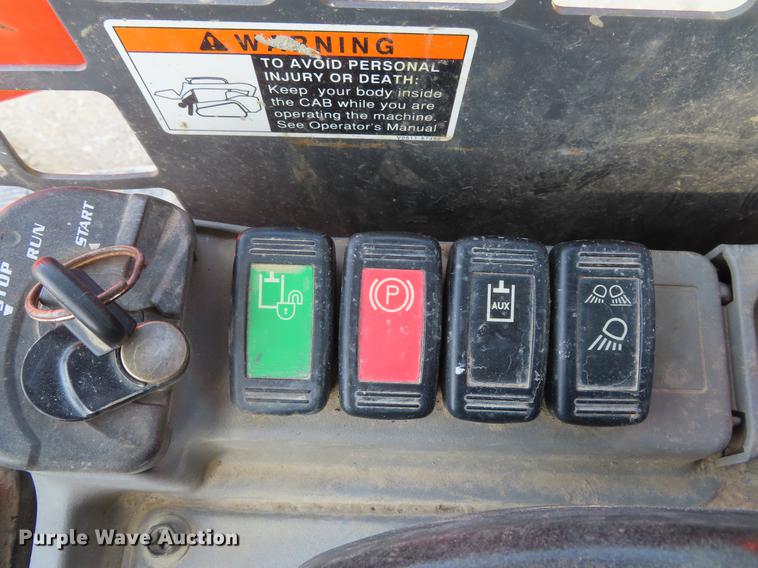 image for item DE3511 2013 Kubota SVL75 skid steer