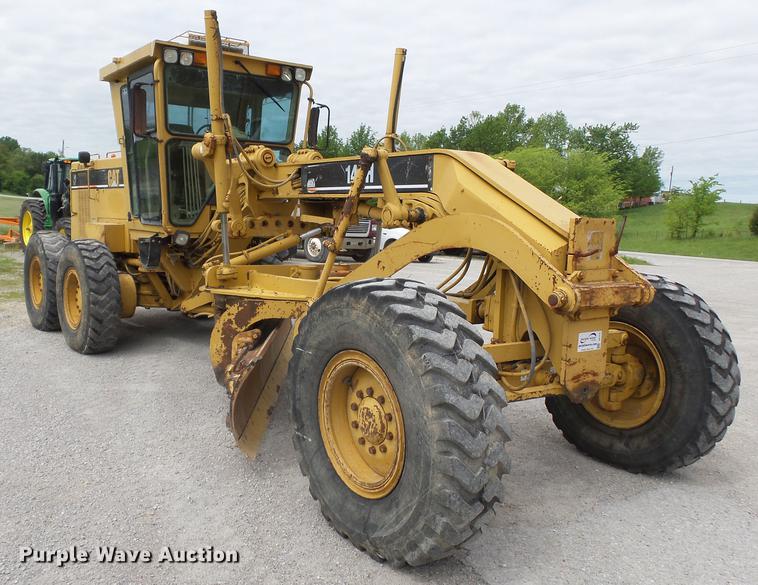 image for item DE7777 1995 Caterpillar 140H motor grader