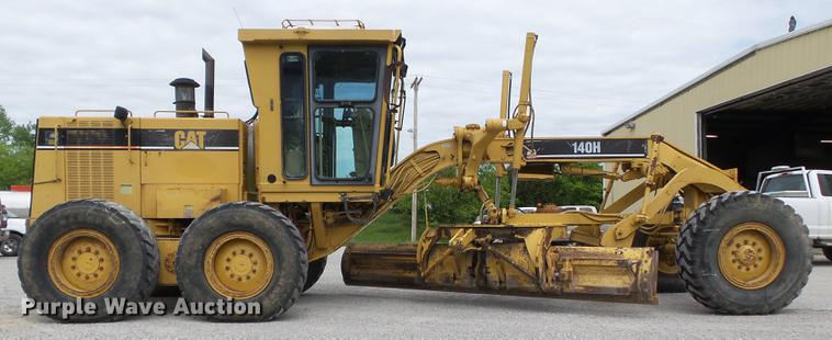 image for item DE7777 1995 Caterpillar 140H motor grader