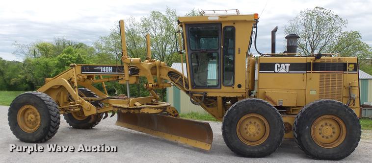 image for item DE7777 1995 Caterpillar 140H motor grader