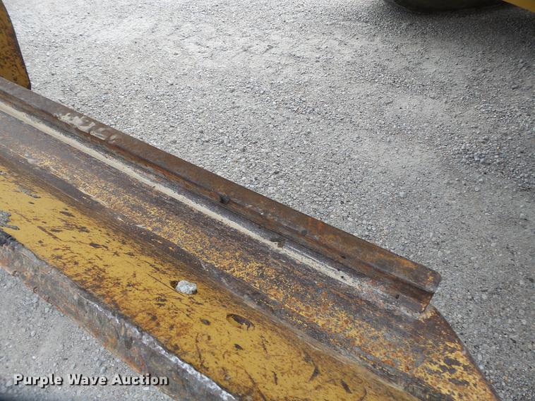 image for item DE7777 1995 Caterpillar 140H motor grader