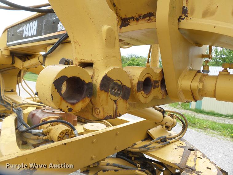 image for item DE7777 1995 Caterpillar 140H motor grader