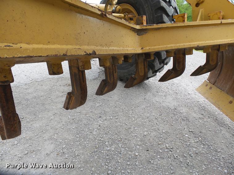 image for item DE7777 1995 Caterpillar 140H motor grader