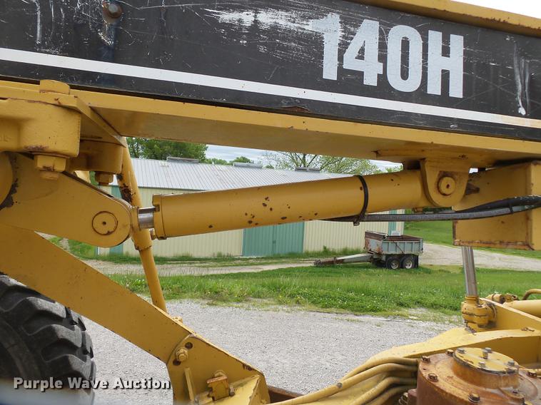 image for item DE7777 1995 Caterpillar 140H motor grader