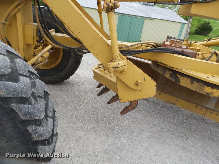 image for item DE7777 1995 Caterpillar 140H motor grader