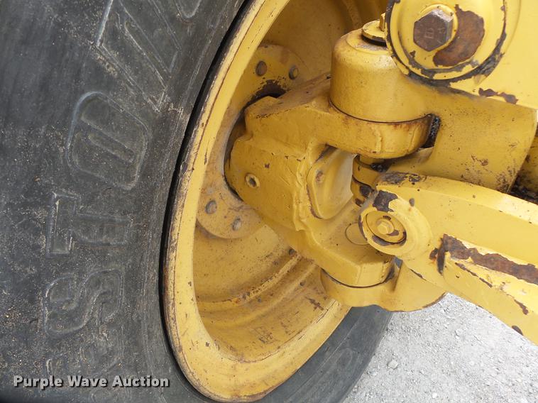 image for item DE7777 1995 Caterpillar 140H motor grader