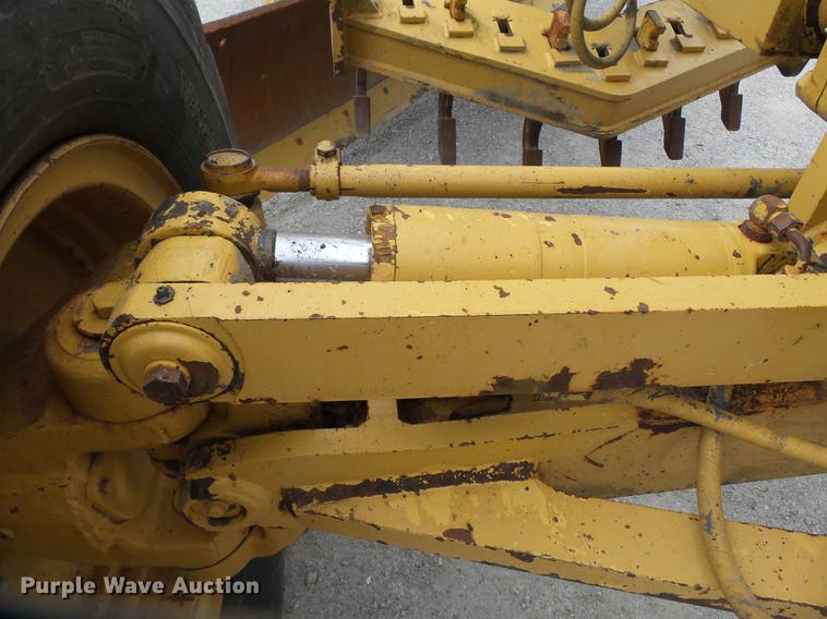 image for item DE7777 1995 Caterpillar 140H motor grader