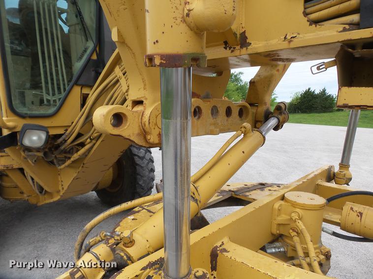 image for item DE7777 1995 Caterpillar 140H motor grader