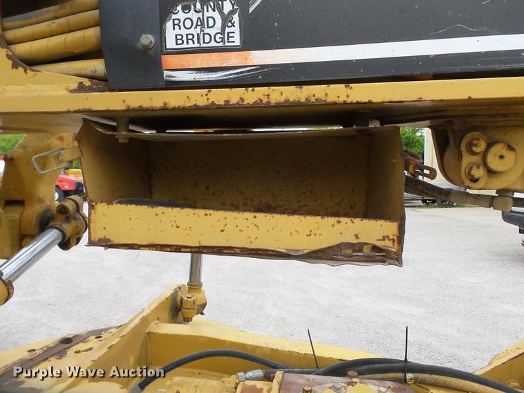 image for item DE7777 1995 Caterpillar 140H motor grader