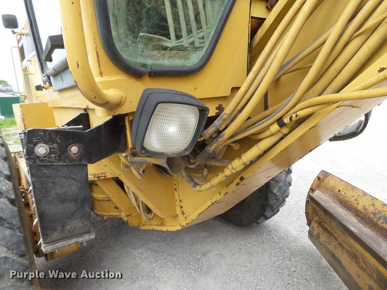 image for item DE7777 1995 Caterpillar 140H motor grader