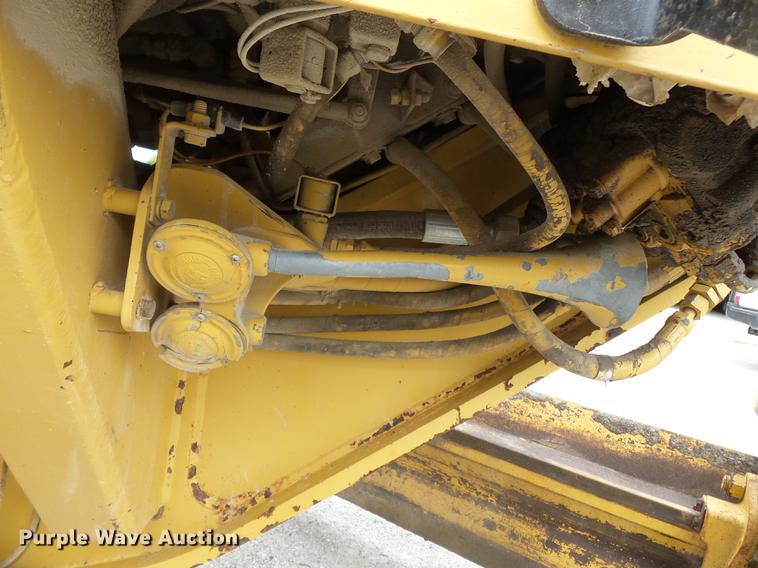 image for item DE7777 1995 Caterpillar 140H motor grader