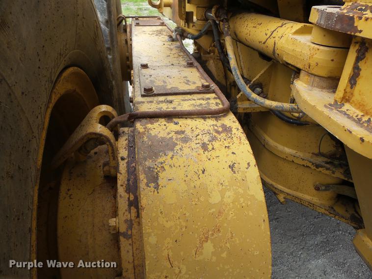 image for item DE7777 1995 Caterpillar 140H motor grader