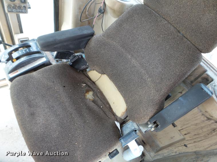 image for item DE7777 1995 Caterpillar 140H motor grader