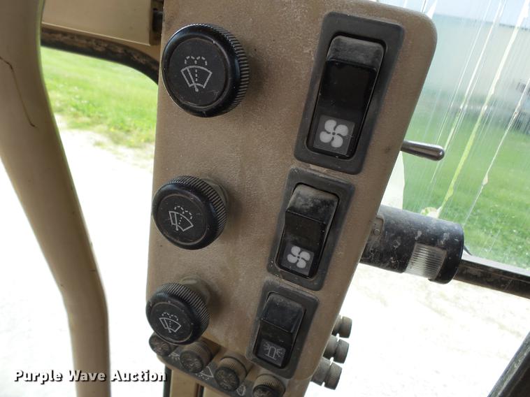 image for item DE7777 1995 Caterpillar 140H motor grader