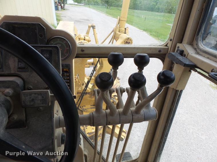 image for item DE7777 1995 Caterpillar 140H motor grader