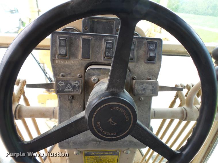 image for item DE7777 1995 Caterpillar 140H motor grader
