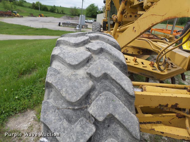 image for item DE7777 1995 Caterpillar 140H motor grader