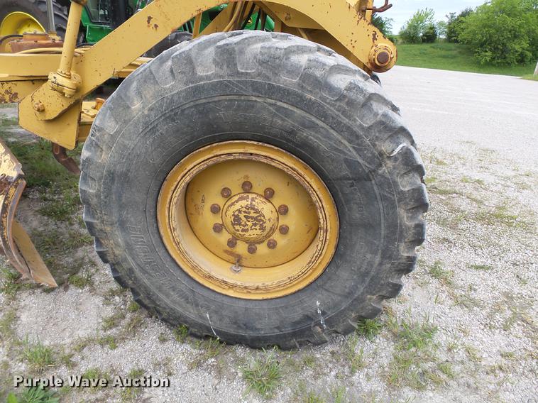image for item DE7777 1995 Caterpillar 140H motor grader