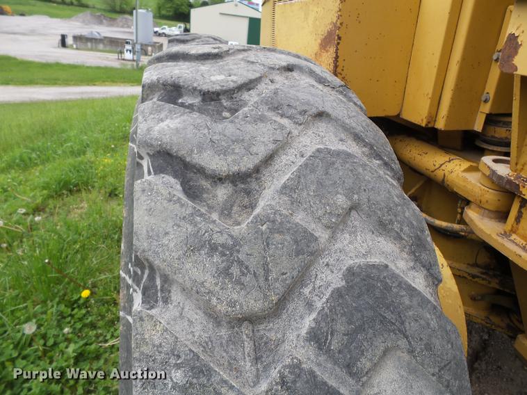 image for item DE7777 1995 Caterpillar 140H motor grader