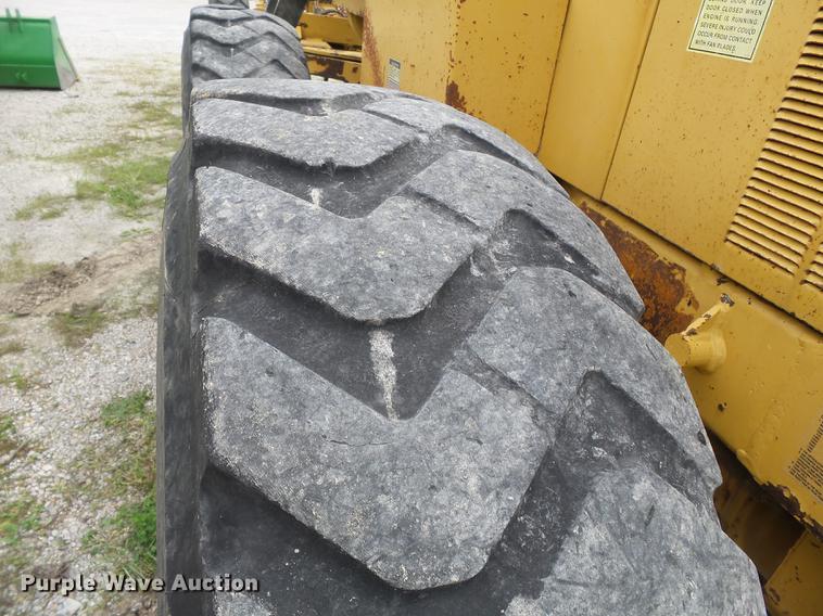 image for item DE7777 1995 Caterpillar 140H motor grader