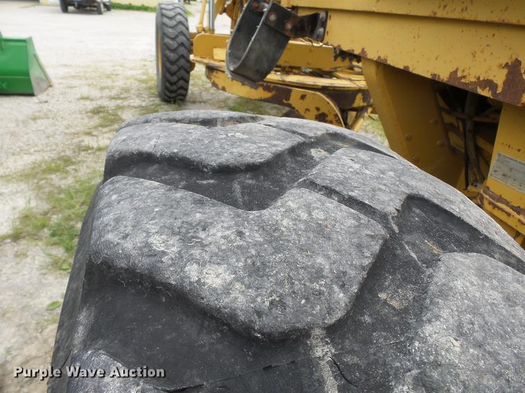 image for item DE7777 1995 Caterpillar 140H motor grader