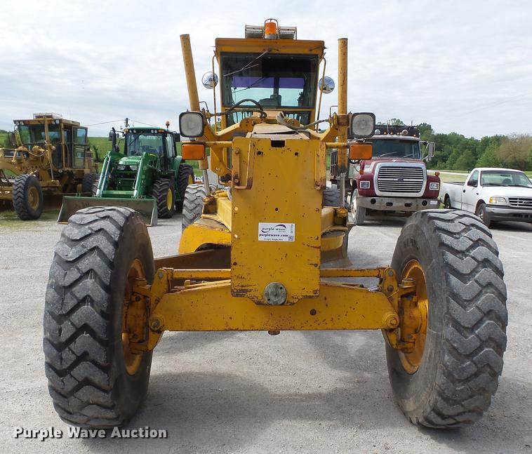 image for item DE7778 1988 John Deere 670B motor grader