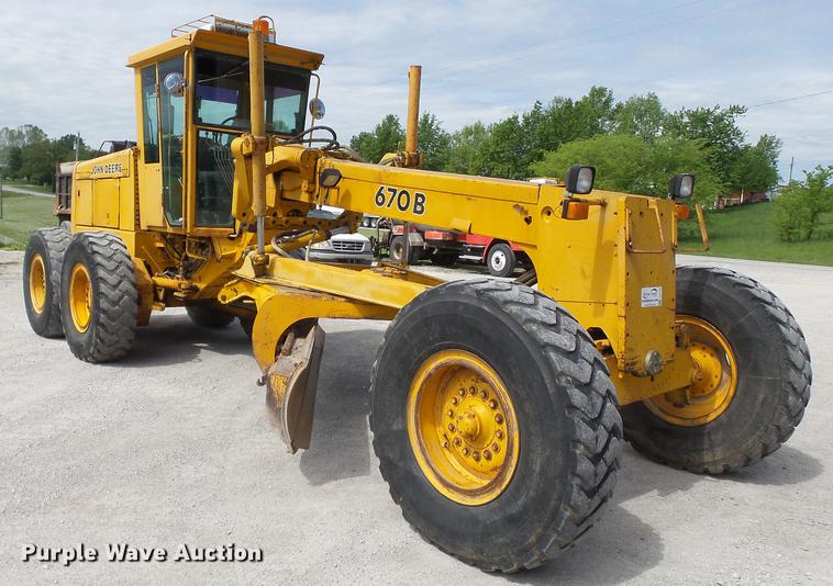 image for item DE7778 1988 John Deere 670B motor grader