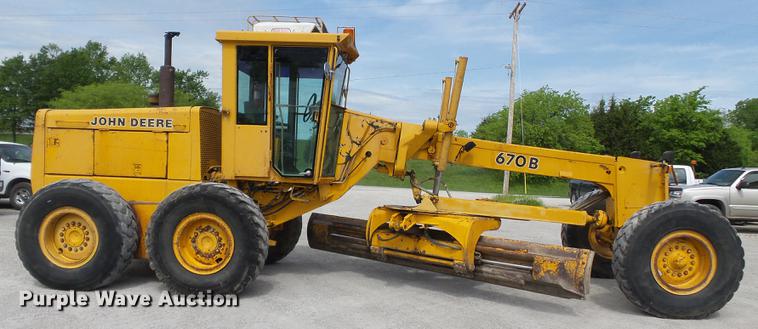 image for item DE7778 1988 John Deere 670B motor grader