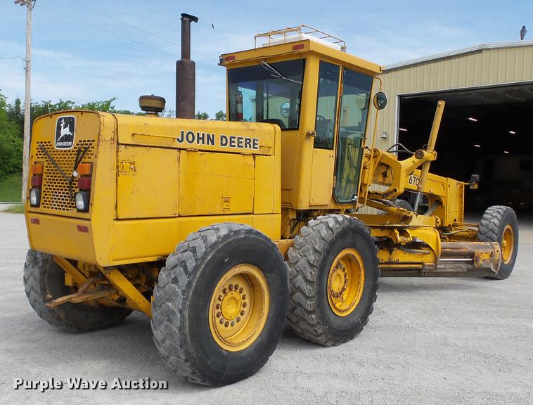 image for item DE7778 1988 John Deere 670B motor grader