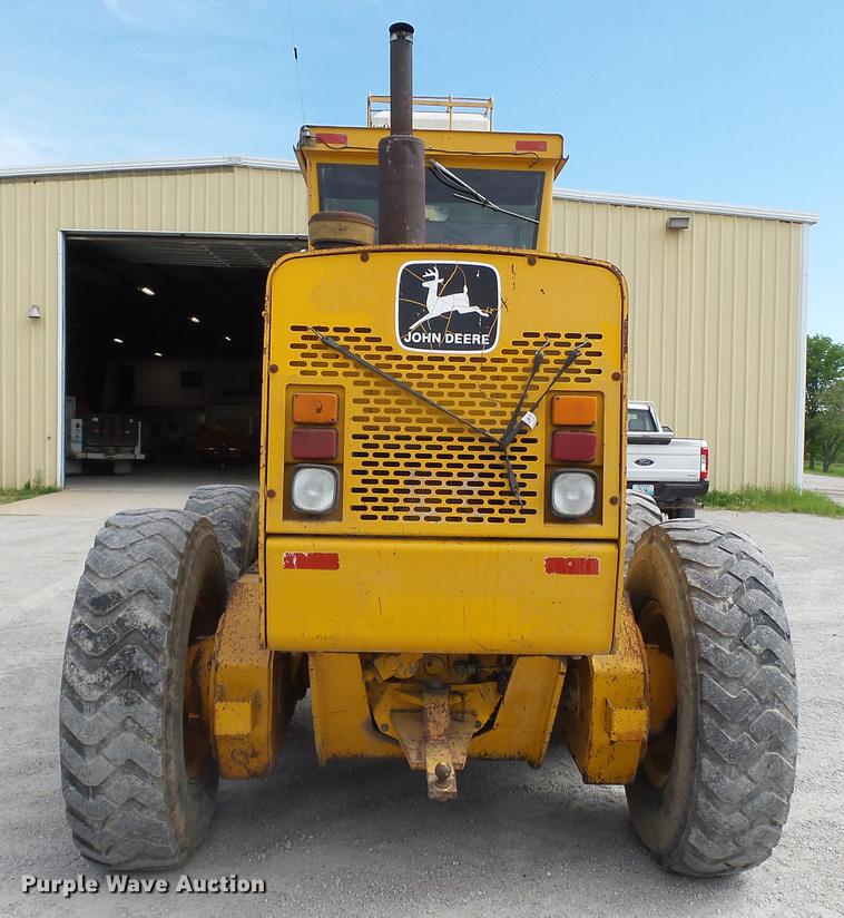 image for item DE7778 1988 John Deere 670B motor grader