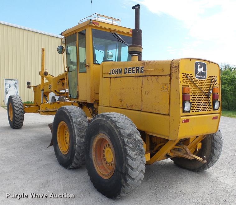 image for item DE7778 1988 John Deere 670B motor grader