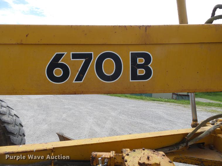image for item DE7778 1988 John Deere 670B motor grader