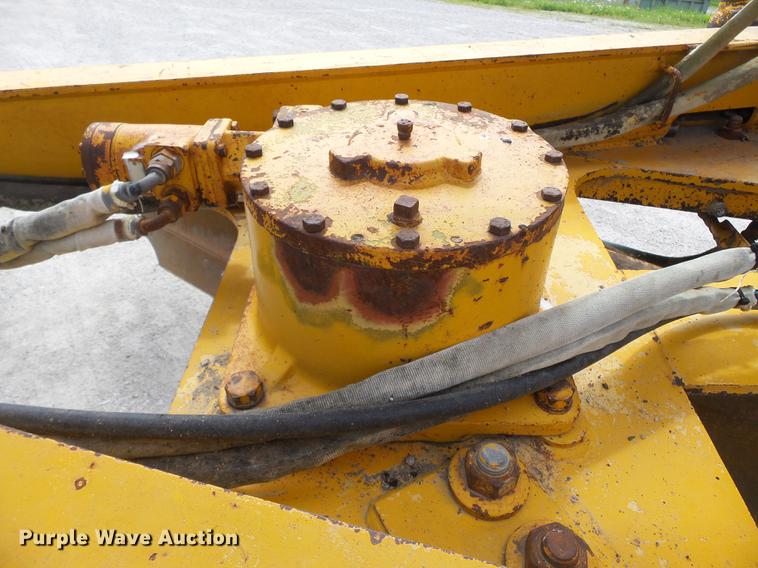 image for item DE7778 1988 John Deere 670B motor grader