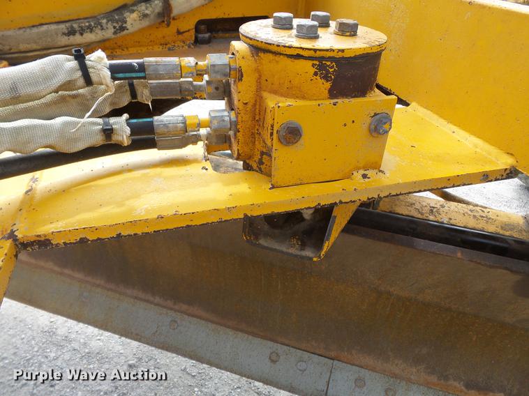 image for item DE7778 1988 John Deere 670B motor grader