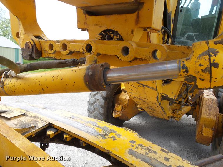 image for item DE7778 1988 John Deere 670B motor grader