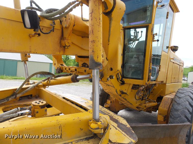 image for item DE7778 1988 John Deere 670B motor grader