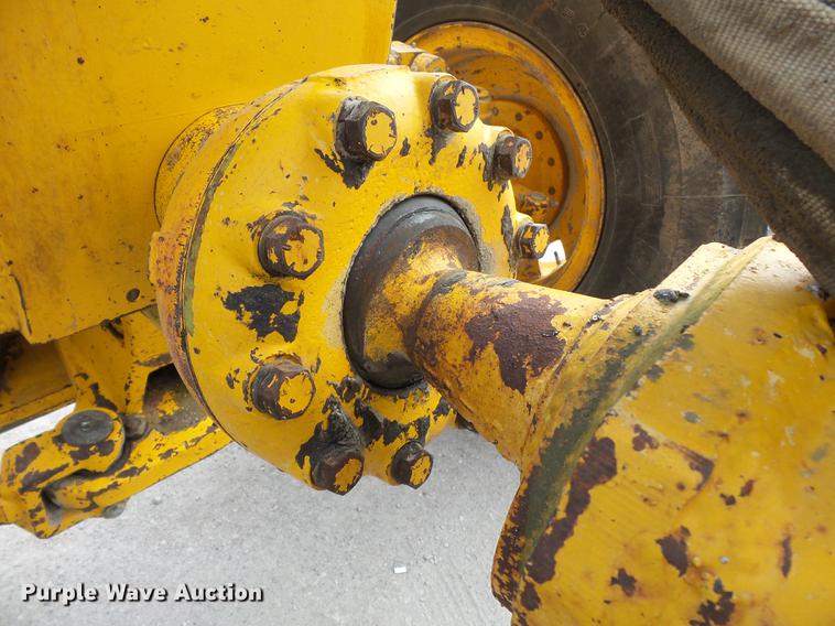 image for item DE7778 1988 John Deere 670B motor grader