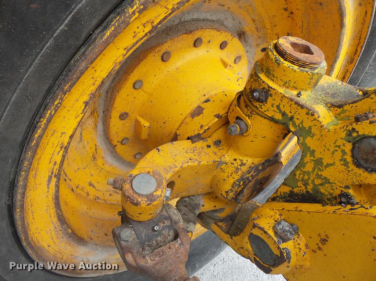 image for item DE7778 1988 John Deere 670B motor grader